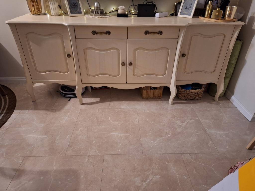 Crèmekleurig dressoir met lades en deuren, Huis en Inrichting, Kasten | Dressoirs, Ophalen, Met deur(en), Klassiek, 150 tot 200 cm