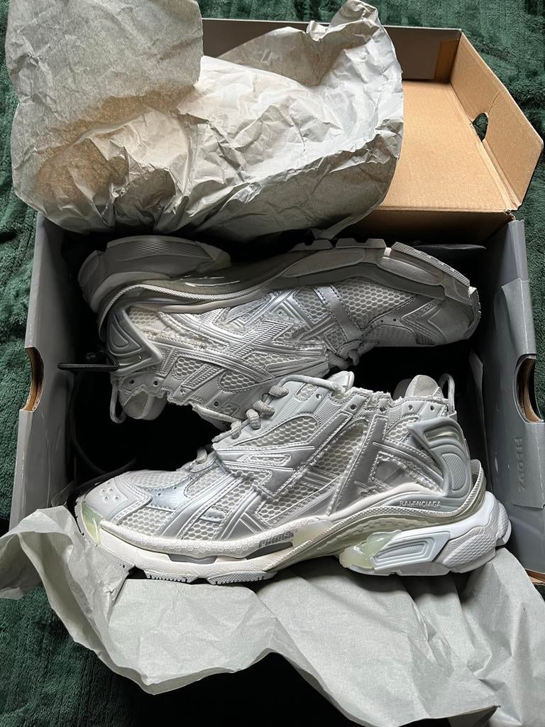 Balenciaga Runner maat 44 zilver wit, Overige kleuren, Nieuw, Ophalen of Verzenden, Sneakers of Gympen
