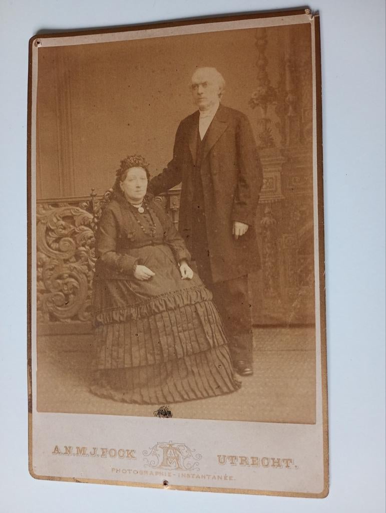 Kabinetsfoto Utrecht Man en Vrouw, Gebruikt, Foto, Ophalen of Verzenden, Voor 1940