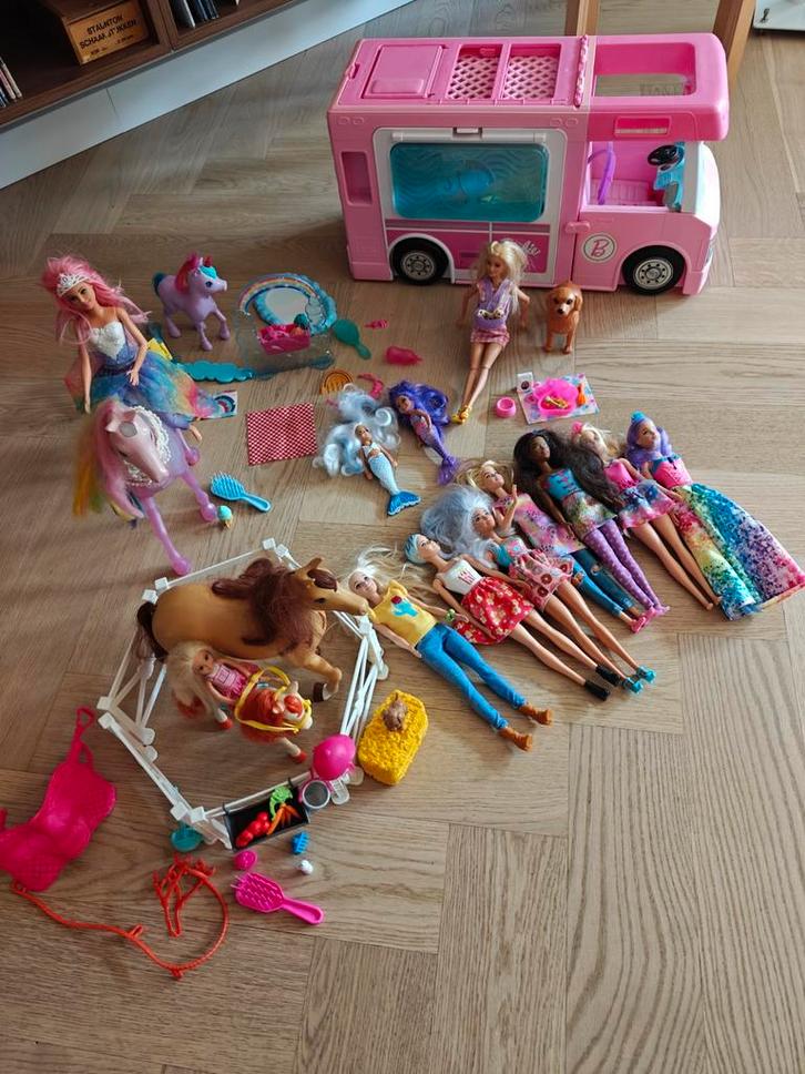 Barbie Camper, paarden, Barbies en veel meer, Kinderen en Baby's, Speelgoed | Poppen, Gebruikt, Barbie, Ophalen of Verzenden