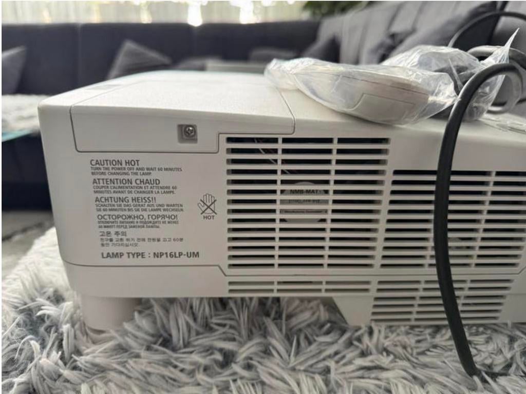 Nec beamer, Minder dan 60 m³, 3 snelheden of meer, Ophalen of Verzenden, Zo goed als nieuw