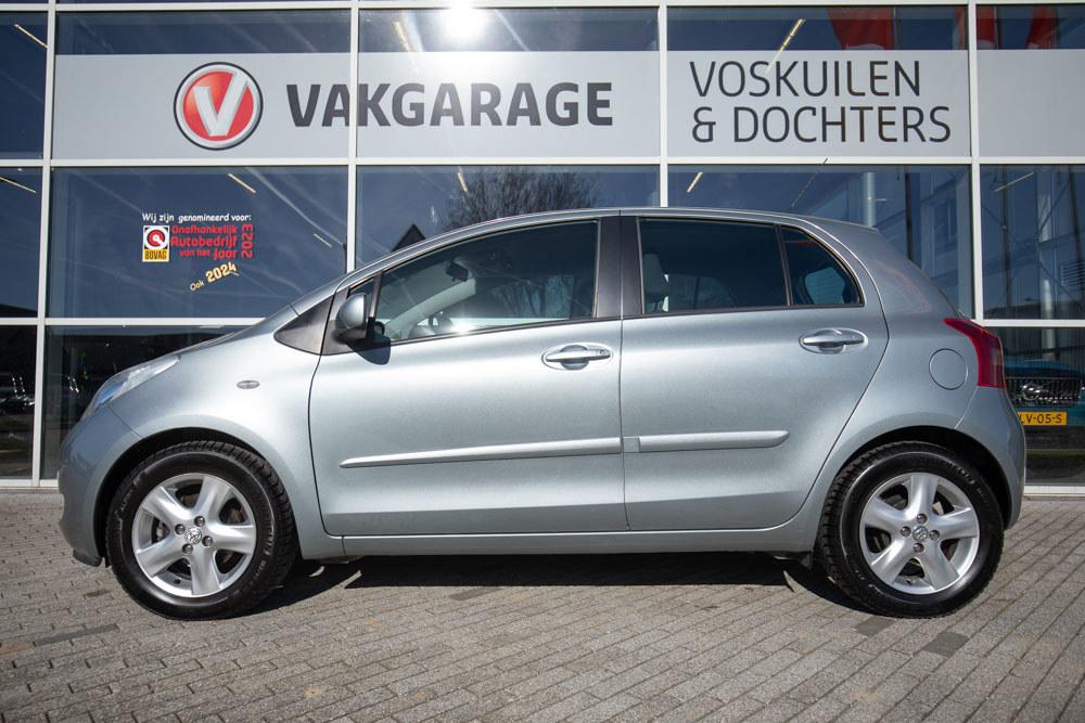 Toyota Yaris 1.3 VVTi Luna MMT Automaat, 4 cilinders, Bedrijf, 1298 cc, Zilver of Grijs