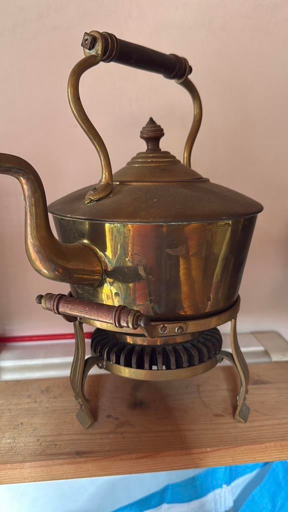 Koperen ketel met onderstel., Ophalen