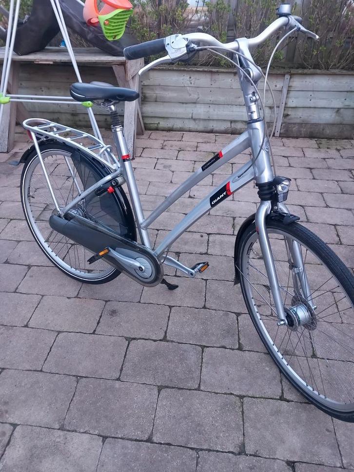 Giant Cosmo Damesfiets 28 inch, frame 56 cm, 8 versn., Fietsen en Brommers, Fietsen | Dames | Damesfietsen, Ophalen