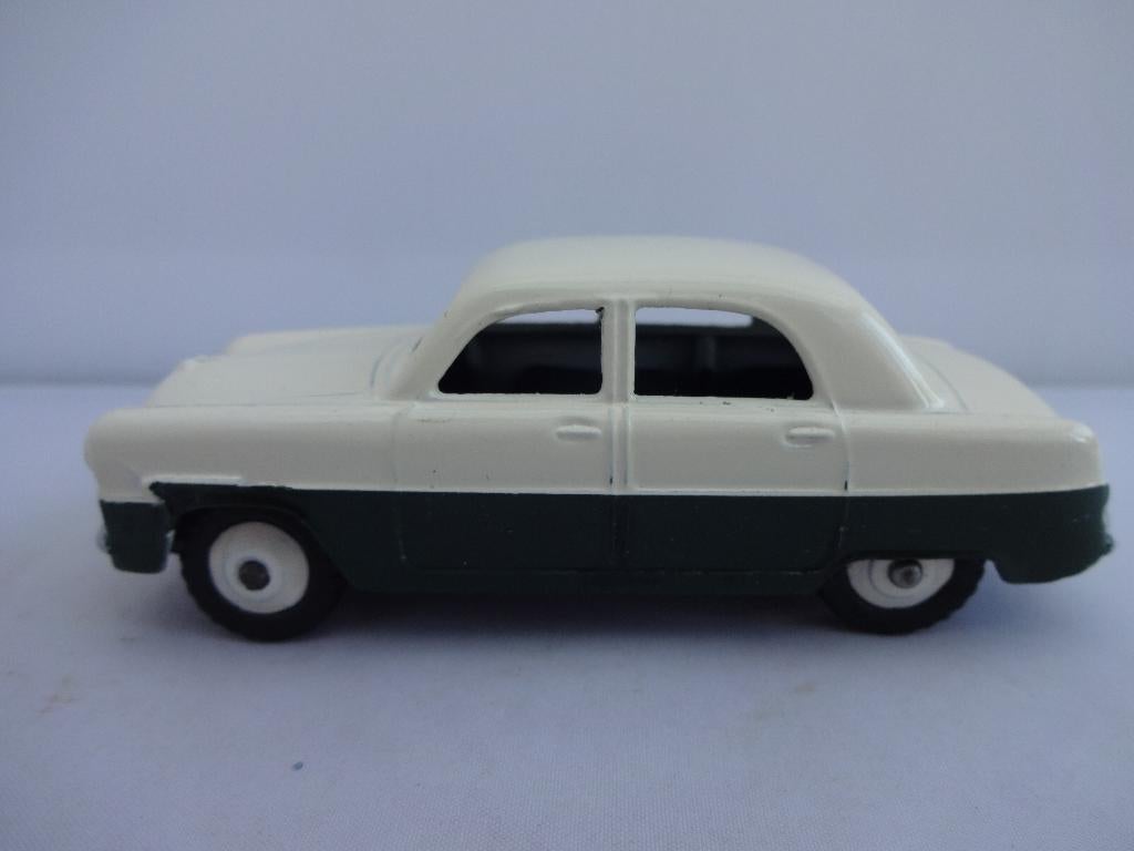 Corgi Vanguards VANVA10510 - Triumph TR7 FHC Coupé 1975 Bleu 1/43, Miniature De Collection En Métal