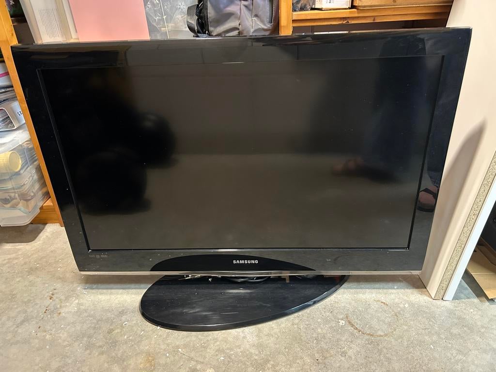 Samsung gratis Full HD tv 37”, Ophalen, Gebruikt, 50 Hz, Samsung