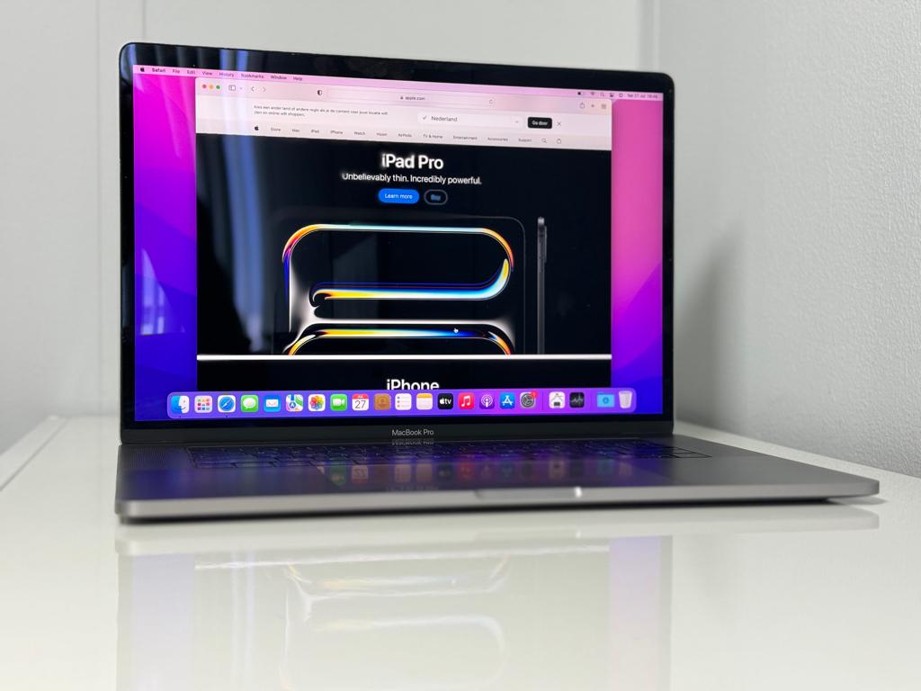 MacBook Pro 15" 4k Retina !! intel quad core i7 !! 512Gb SSD, MacBook Pro, 2 tot 3 Ghz, 512 GB, Ophalen of Verzenden