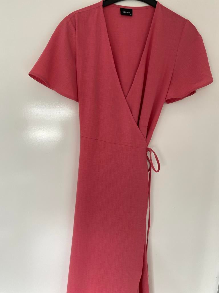 Studio overslagjurk roze XS, Ophalen of Verzenden, Knielengte, Roze, Maat 34 (XS) of kleiner