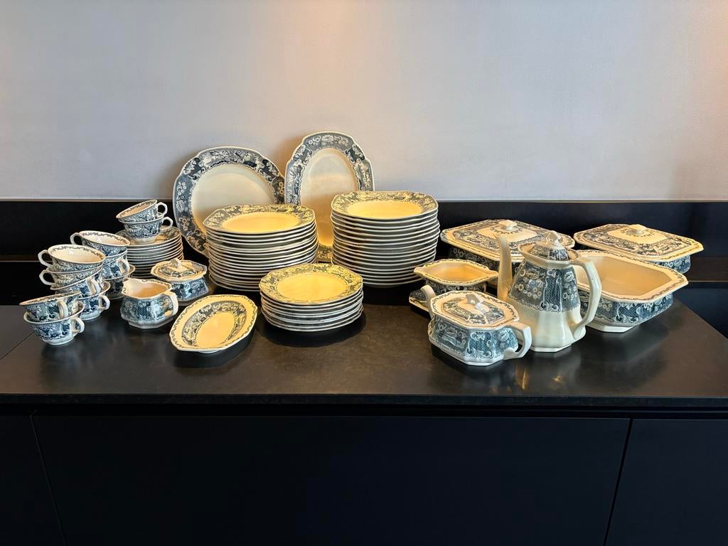 Victoria Societe Ceramique Maastricht servies, Ophalen