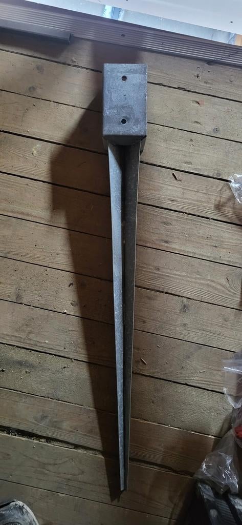 Paalhouder met punt 90x90mm - Nieuw, Ophalen of Verzenden, Nieuw, IJzer, Overige typen