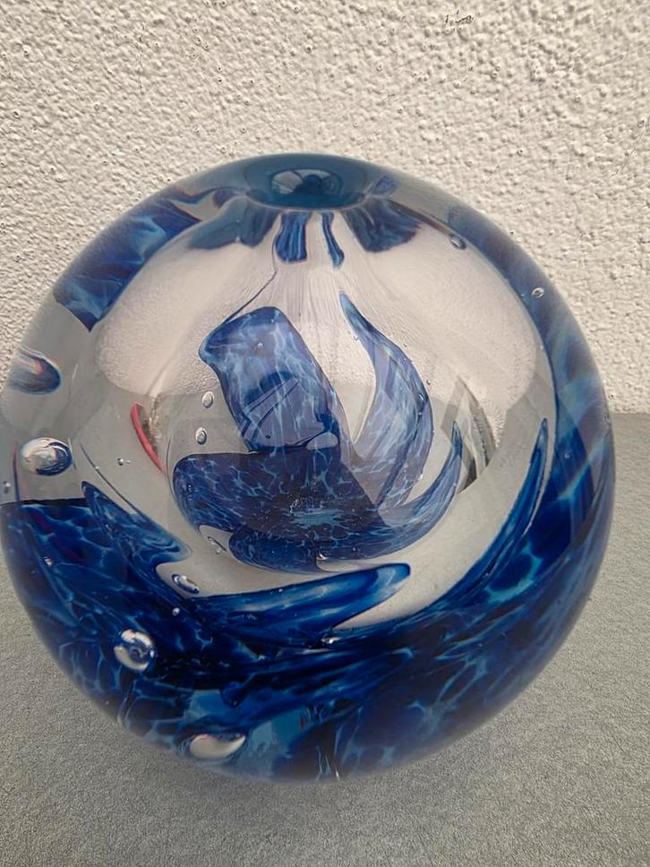 Glazen bol met blauwe swirl - decoratief object, Antiek en Kunst, Antiek | Glas en Kristal, Ophalen of Verzenden