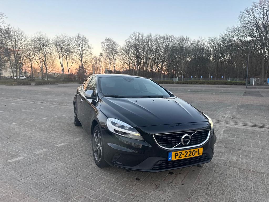 Volvo V40 2.0 D3 150PK 2017 Zwart, Auto's, Voorwielaandrijving, 28 km/l, 4 cilinders, 1337 kg