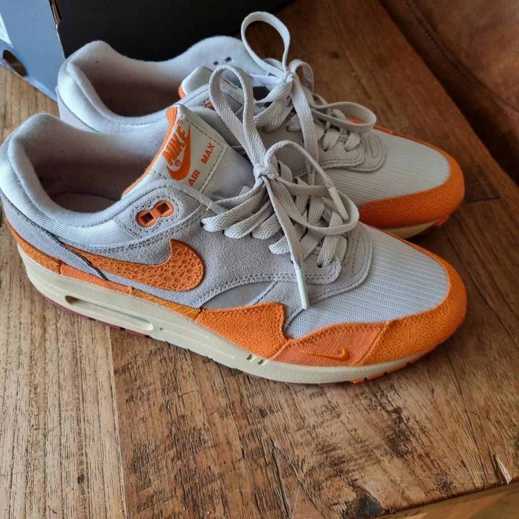 Nike Air Max 1 Sneakers - Oranje/Grijs, Kleding | Dames, Schoenen, Nike, Oranje, Ophalen of Verzenden, Sneakers of Gympen
