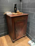 Houten vintage kastje, Antiek en Kunst, Antiek | Meubels | Kasten, Ophalen