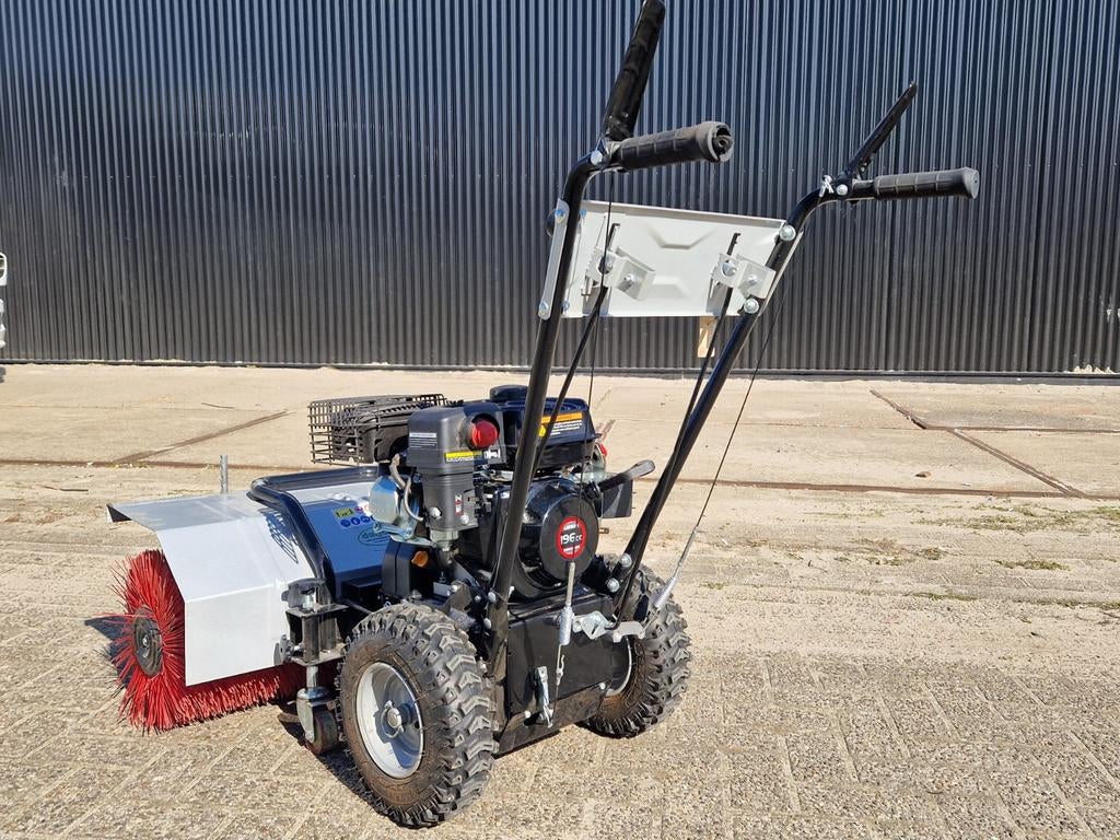 LUMAG KM 800 Borstelmachine zgan 196cc, Tuin en Terras, Ophalen, Zo goed als nieuw, Lumag