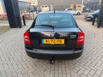 Skoda Octavia 1.6 Ambiente Airco Cruise Elek pakket Nwe APK, Voorwielaandrijving, Stof, Gebruikt, Beige