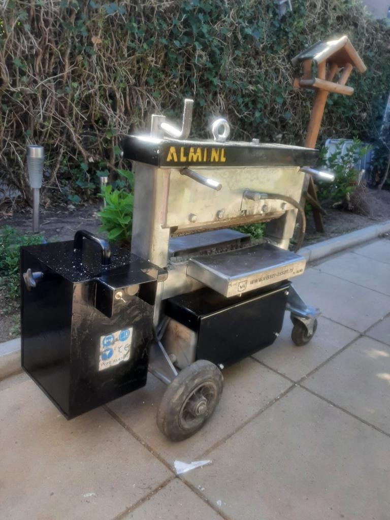 Almi sh43 lamellenknipper tegelknipper ( wacker trilplaat), Ophalen of Verzenden, Zo goed als nieuw