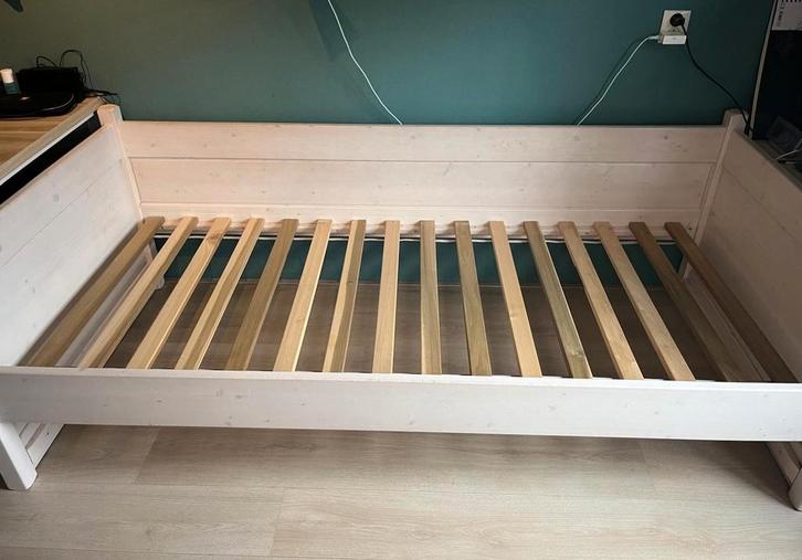 Twee eenpersoonsbedden (gratis ophalen), Huis en Inrichting, Slaapkamer | Bedden, Gebruikt, Eenpersoons, 90 cm, Hout, Wit, Ophalen