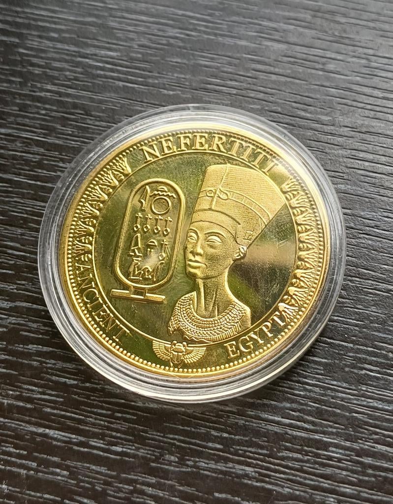 Vergulde munt Nefertiti, Verzenden, Goud