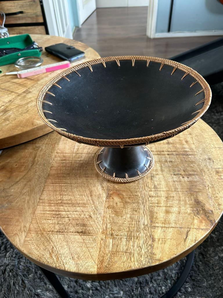 Houten  schaal op voet met rieten details, Ophalen, Overige materialen, Gebruikt, Schaal