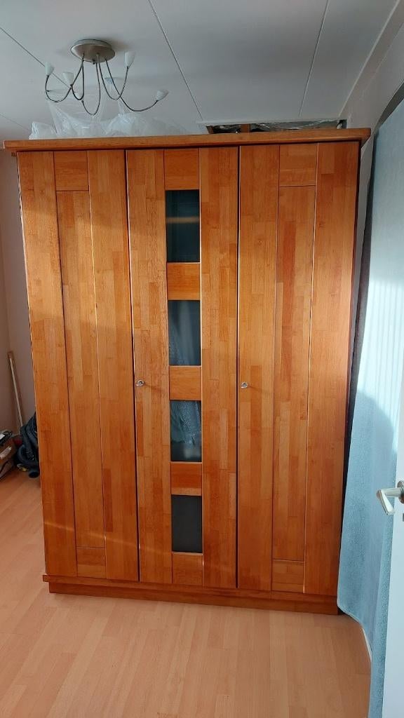 Mooie Driedeurs kwalitatieve Kersenhouten Slaapkamerkast, Huis en Inrichting, Kasten | Kledingkasten, Ophalen, Met deur(en), Gebruikt