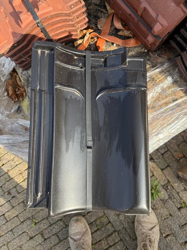 9 mtr2. Nieuwe zwarte Koramic VHV dakpannen., Ophalen, Steen of Klei, Zwart, Nieuw