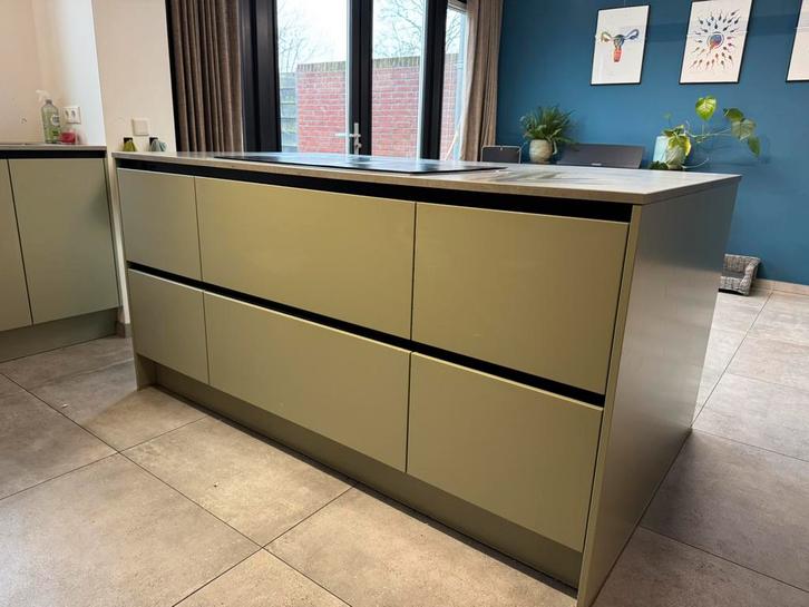 Kookeiland met keramisch blad, Huis en Inrichting, Keuken | Complete keukens, Zo goed als nieuw, Overige typen, Groen, Graniet of Steen