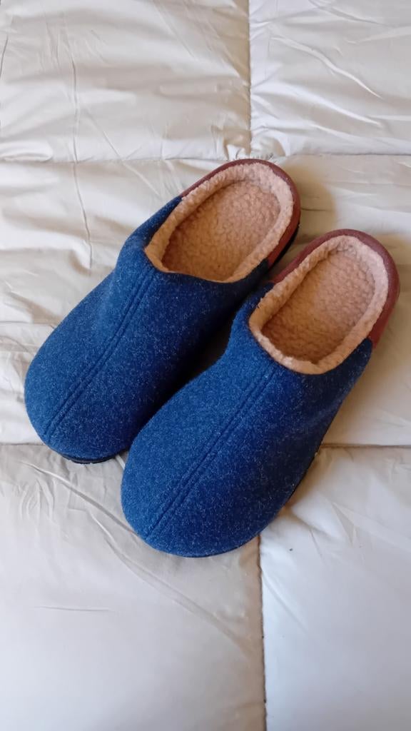 Sloffen blauw gevoerd met bond zijn nieuw maat 43, Ophalen of Verzenden, Blauw, Pantoffels of Sloffen