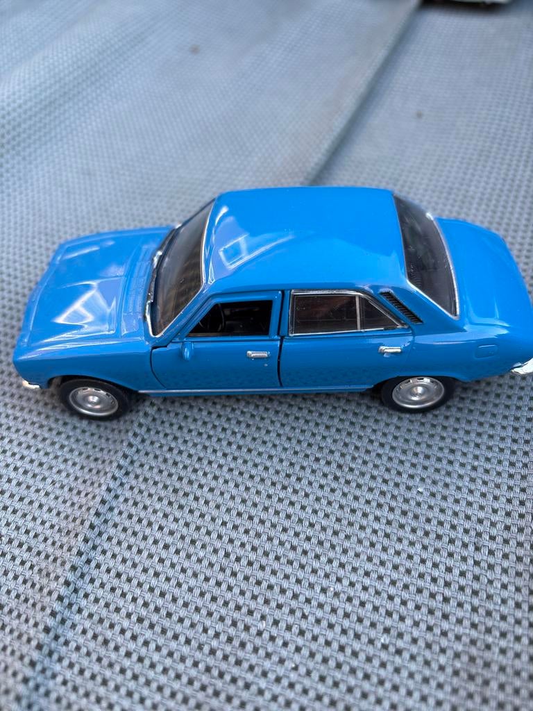 1975 Peugeot 504 Blauw 1/34 Welly, Ophalen, Zo goed als nieuw, Auto, Overige merken