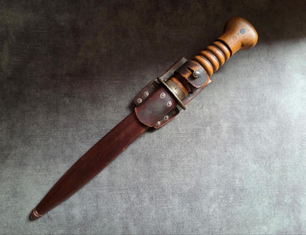 Repro schede voor Nederlandse M1917 Stormdolk donkerbruin, Ophalen of Verzenden, Landmacht, Nederland, Mes of Dolk