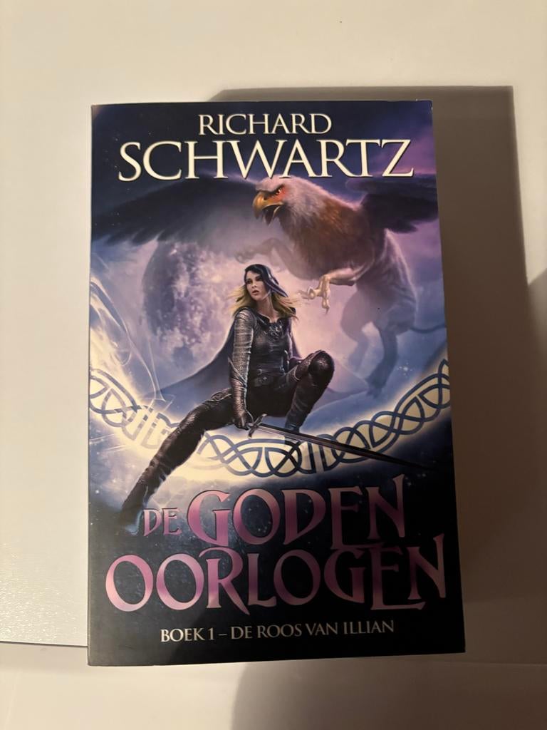 De Goden Oorlogen - Boek 1: De Roos van Illian (Fantasy), Boeken, Ophalen of Verzenden, Gelezen
