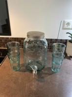 Glazen drankdispenser met 4 glazen, Huis en Inrichting, Ophalen of Verzenden, Zo goed als nieuw