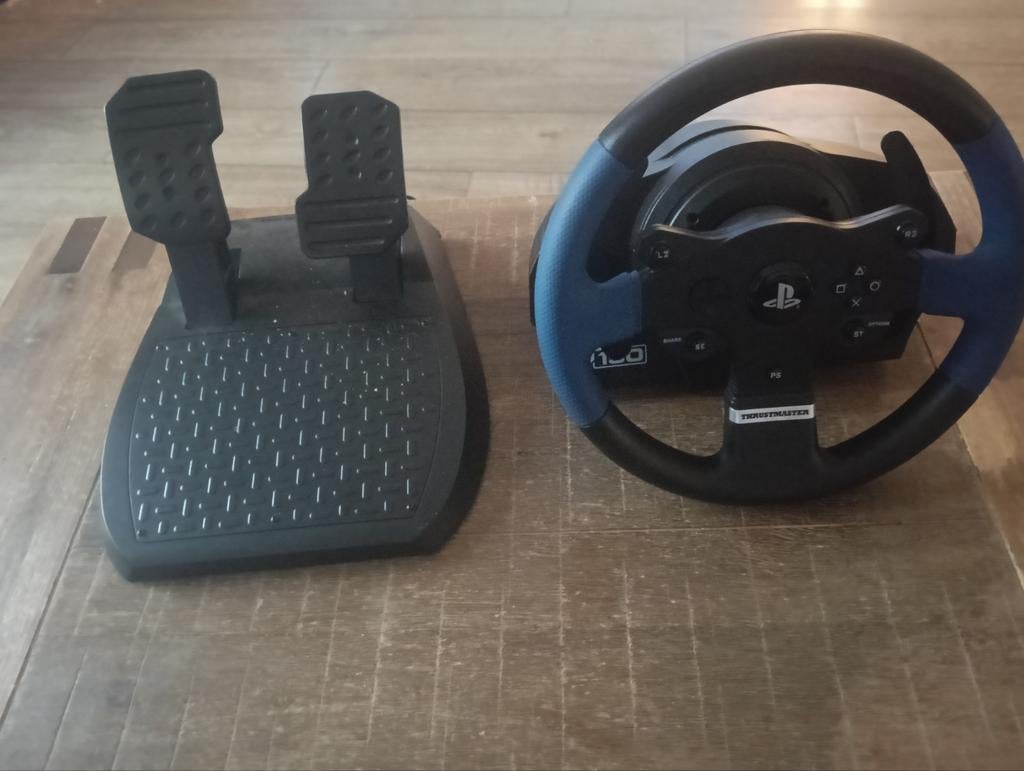 Thrustmaster T150 stuur, gas en rempedaal, Ophalen, Zo goed als nieuw