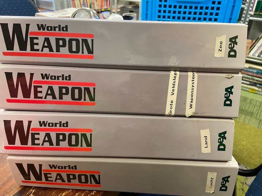 World Weapon DVD set (45 DVD's) en 4 multomappen, Ophalen of Verzenden, Niet van toepassing, Gelezen, Algemeen