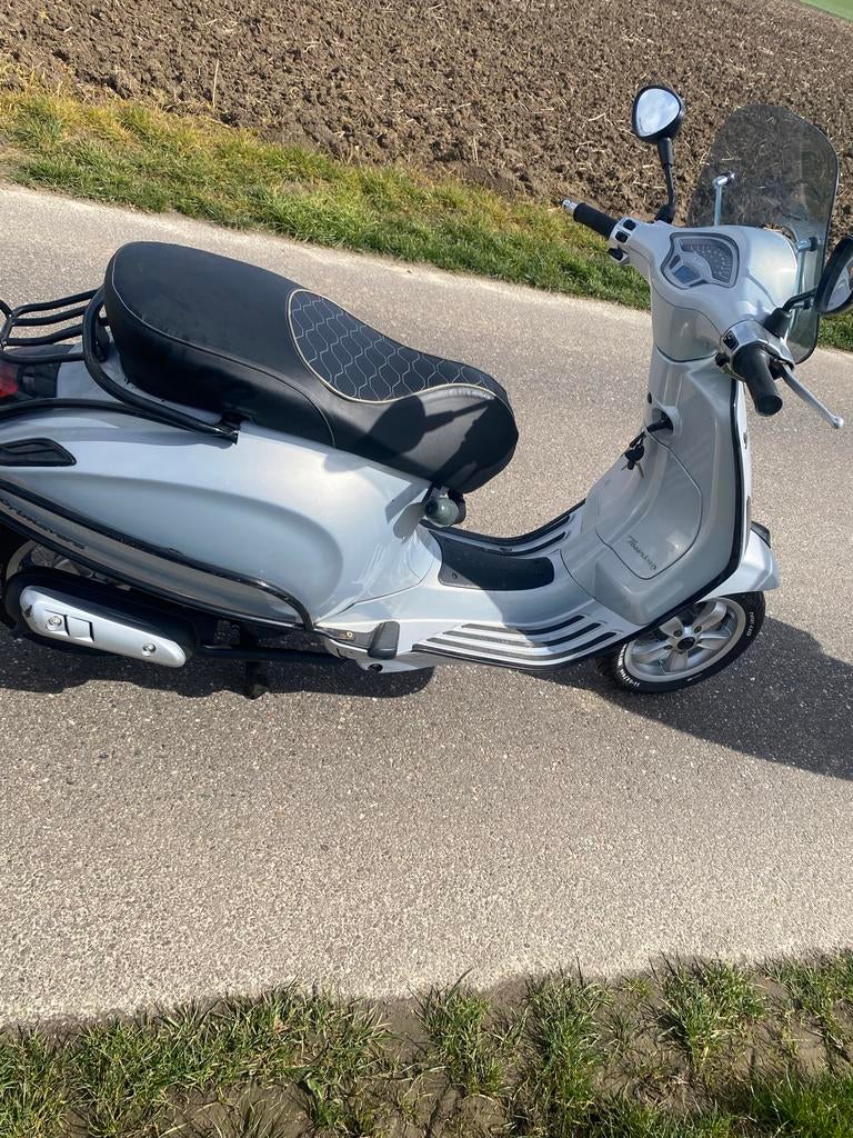 Vespa Primavera 50cc 4v met windscherm en rugsteun, Ophalen of Verzenden, Gebruikt