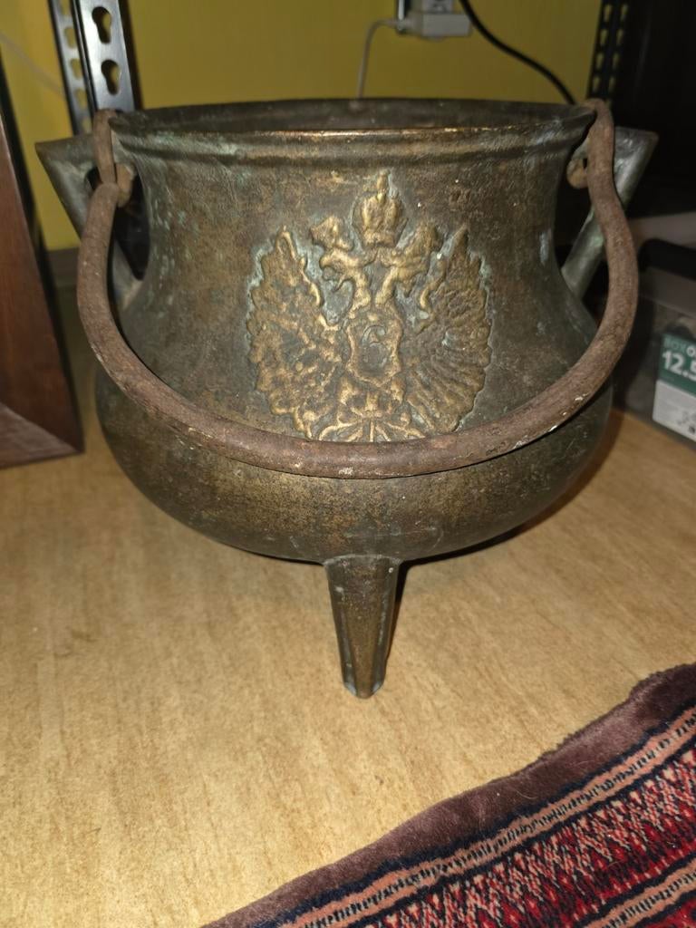 Zware bronzen kookpot ketel oudheid kogelpot, Ophalen of Verzenden