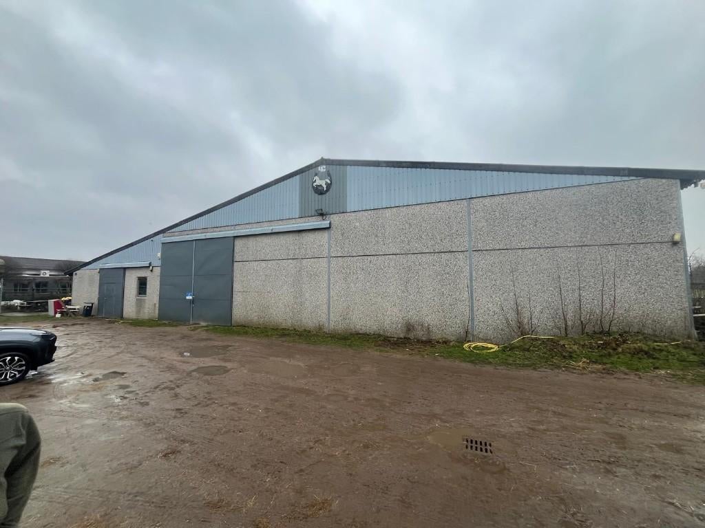 paardenstal te koop 50x30m, Zakelijke goederen, Agrarisch | Agrarisch Onroerend goed, Ophalen, Tot 1 ha, Paardenhouderij