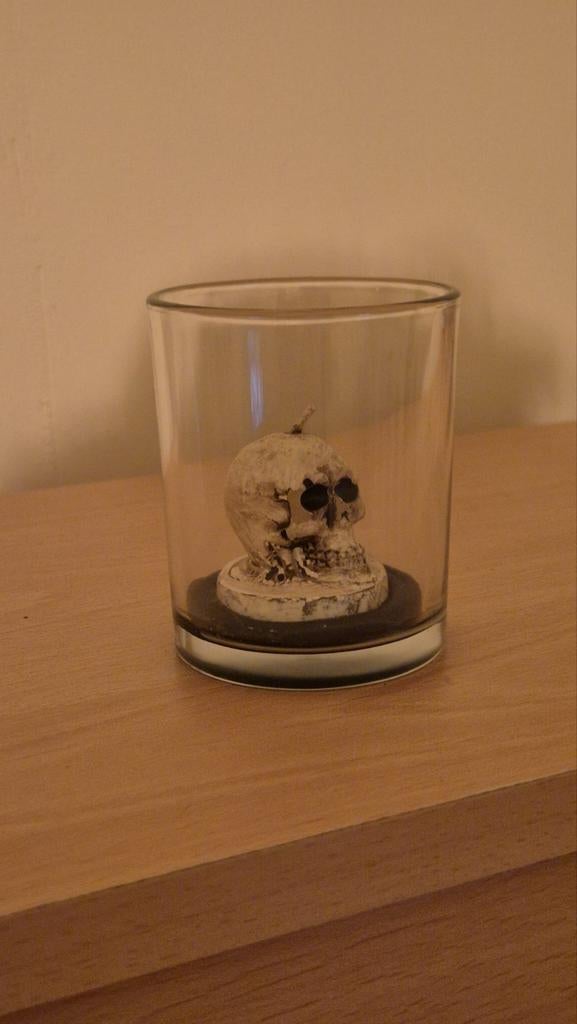 Kaars in glas, doodskop, 7,5 cm hoog, Ophalen of Verzenden, Overige materialen, Minder dan 25 cm