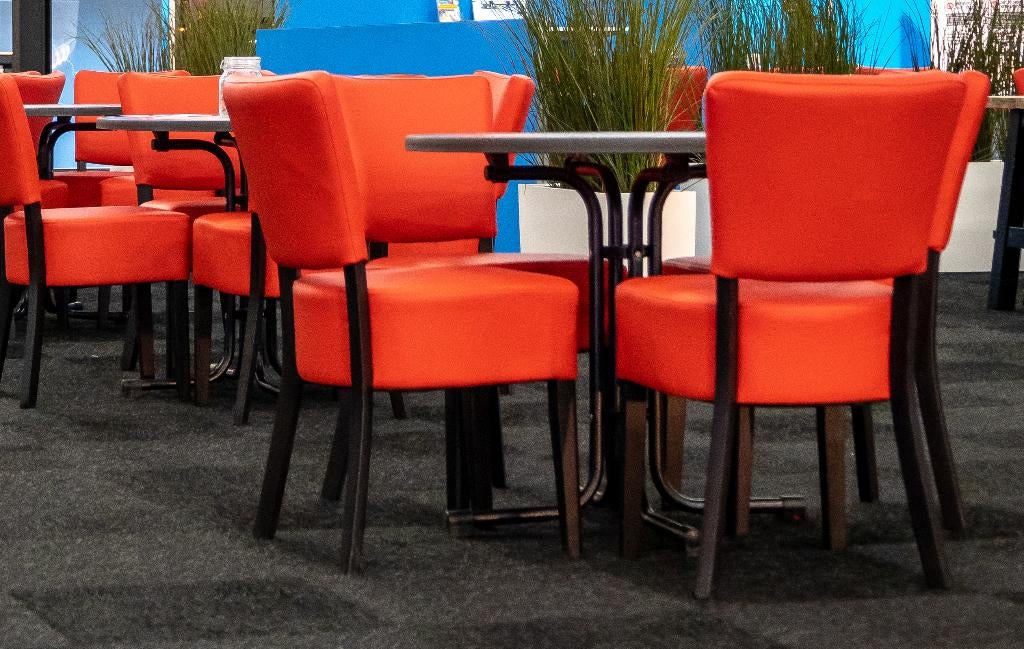 Rode horecastoelen 35 stuks, Ophalen, Gebruikt, Rood, Vijf, Zes of meer stoelen
