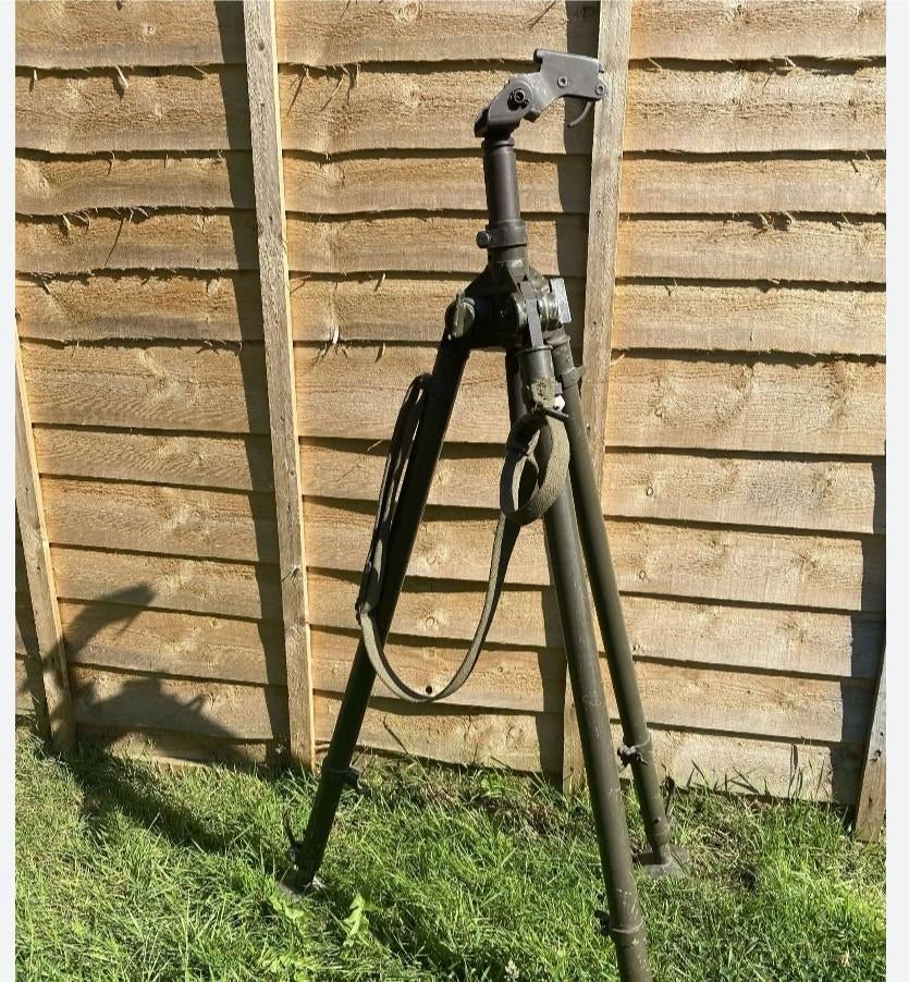 GEZOCHT : BW MG53 AA Tripod Luchtafweer driepoot, Verzamelen, Militaria | Algemeen, Ophalen of Verzenden, Landmacht, Duitsland
