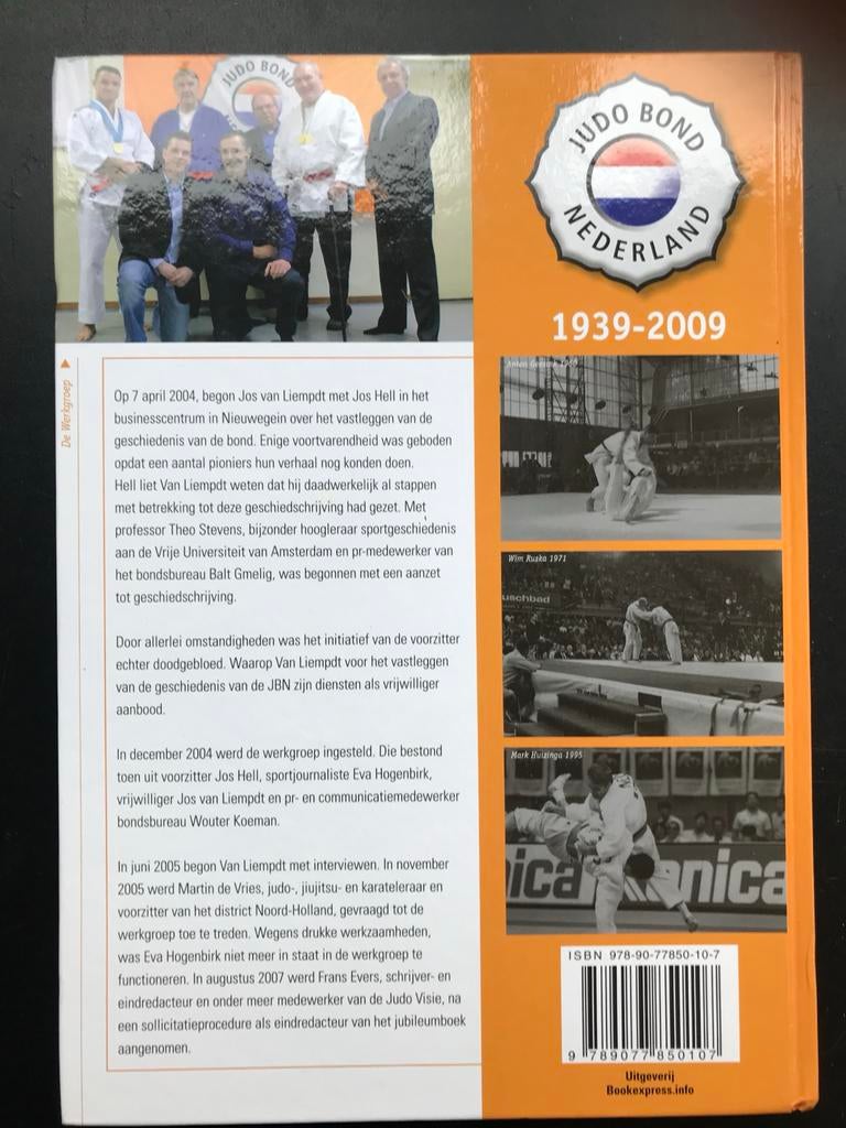 70 JAAR JUDO BOND NEDERLAND - Vechten. Besturen. Verenigen., Ophalen of Verzenden, Gelezen, Vechtsport