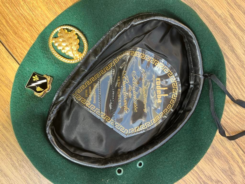 Duitse Bundeswehr Baret met Emblemen, Ophalen of Verzenden, Landmacht, Duitsland, Helm of Baret