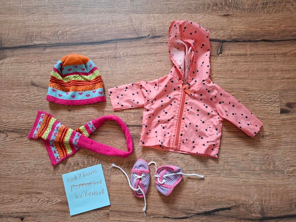 Verschillende poppen / poppenkleertjes / accessoires, Ophalen, Gebruikt, Pop