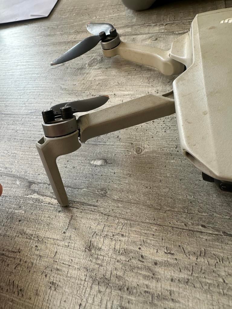 DJI Mini 2 met gebroken pootje, Cameradrone, 5 tot 10 kilometer, DJI, Niet werkend