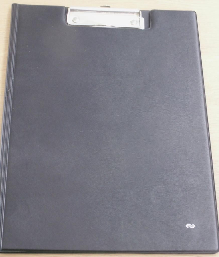 Klembord mapvorm met NS logo zwart A4, Ophalen of Verzenden, Nieuw, Trein, Boek of Tijdschrift