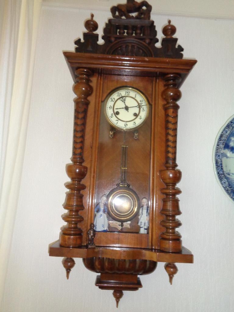 Mooie Oude EIKEN Houten Paardjes Hangklok., Antiek en Kunst, Ophalen