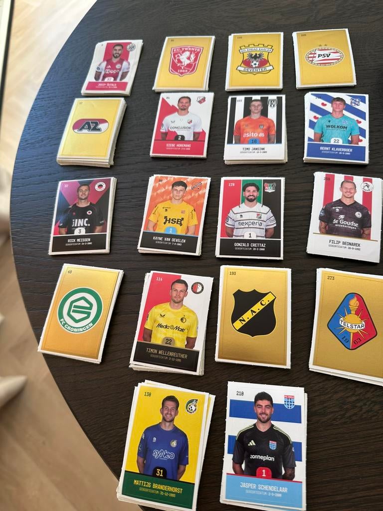 Plus voetbal plaatjes kaartjes ruilen, Ophalen of Verzenden, Zo goed als nieuw