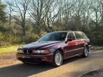 BMW 5-serie Touring E39 | Royal Red | Blijvend youngtimer, Auto's, BMW, Automaat, Achterwielaandrijving, Gebruikt, Zwart