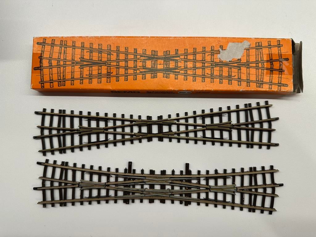 BEMO Rhb kruiswissel 4215 en kruising 4218, Hobby en Vrije tijd, Ophalen of Verzenden, Zo goed als nieuw, Gelijkstroom, Overige merken