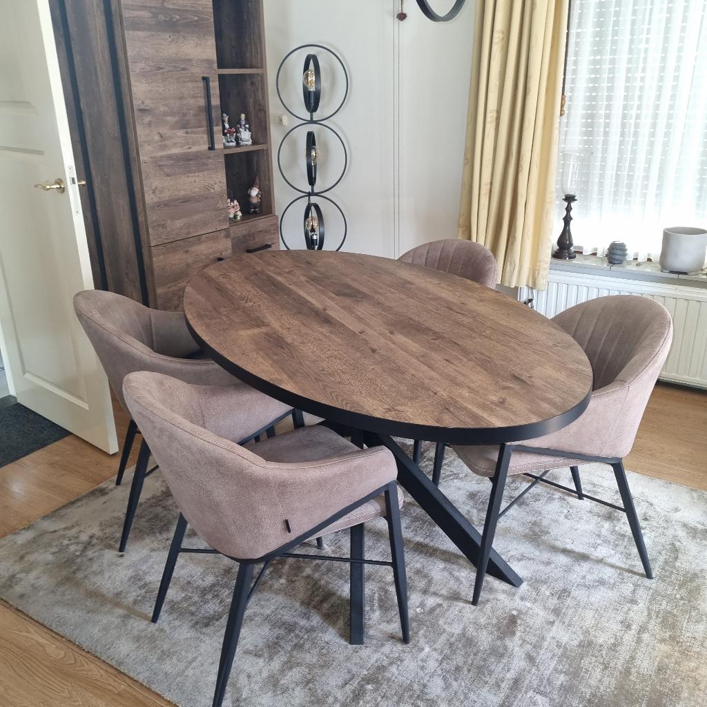 Ovale tafel met 4 suedine stoelen. Als nieuw., 200 cm of meer, Zo goed als nieuw, Ovaal, 50 tot 100 cm